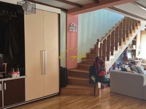 APARTAMENT TRIPLEX ME QIRA 2+1 PALLATI I BRIGADAVE 1.100 EURO