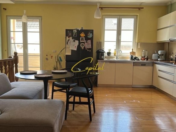 APARTAMENT TRIPLEX ME QIRA 2+1 PALLATI I BRIGADAVE 1.100 EURO