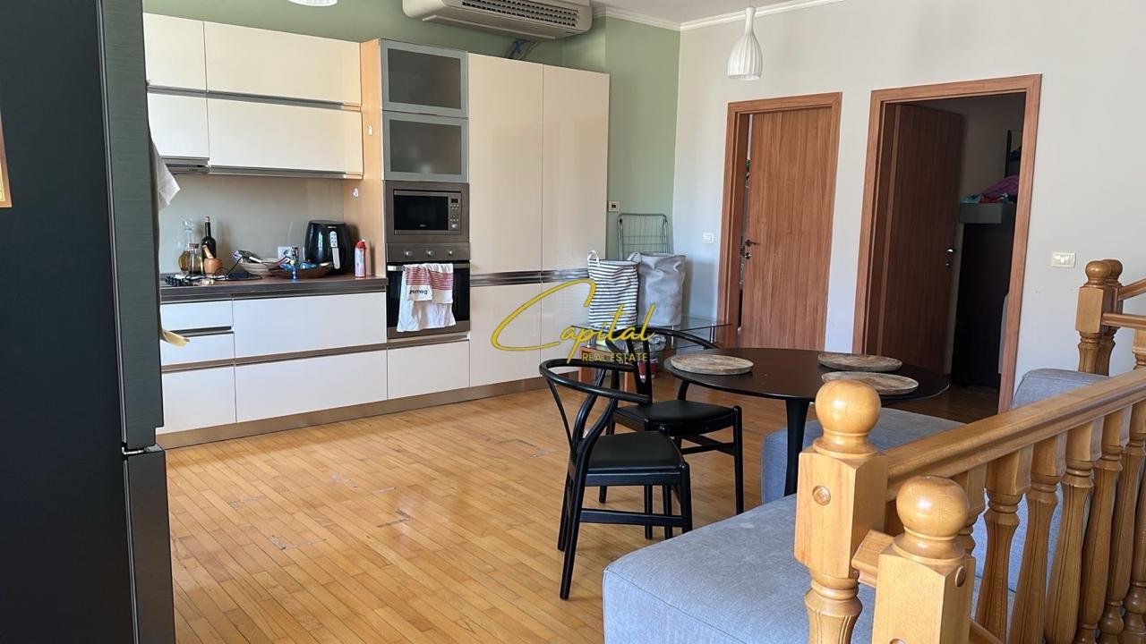 APARTAMENT TRIPLEX ME QIRA 2+1 PALLATI I BRIGADAVE 1.100 EURO