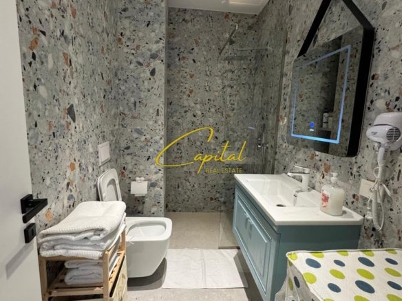 APARTAMENTE ME QIRA PER AIR BNB RRUGA MINE PEZA 2.200 EURO