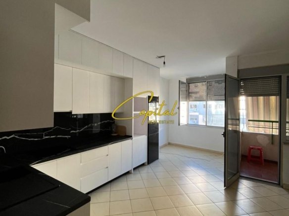 SHITET APARTAMENT 2+1 RRUGA E DIBRES 33.000.000 LEKE
