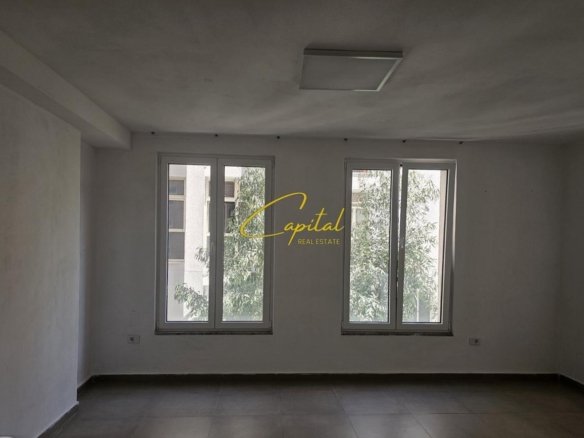 ZYRE ME QIRA 74 M2 STADIUMI AIR ALBANIA 1.250 EURO