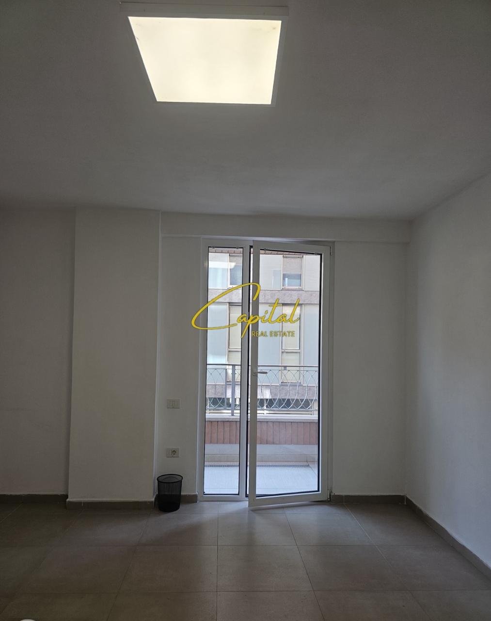 ZYRE ME QIRA 74 M2 STADIUMI AIR ALBANIA 1.250 EURO