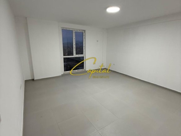 ZYRE ME QIRA 110 M2 RRUGA E DIBRES 40.000 LEKE