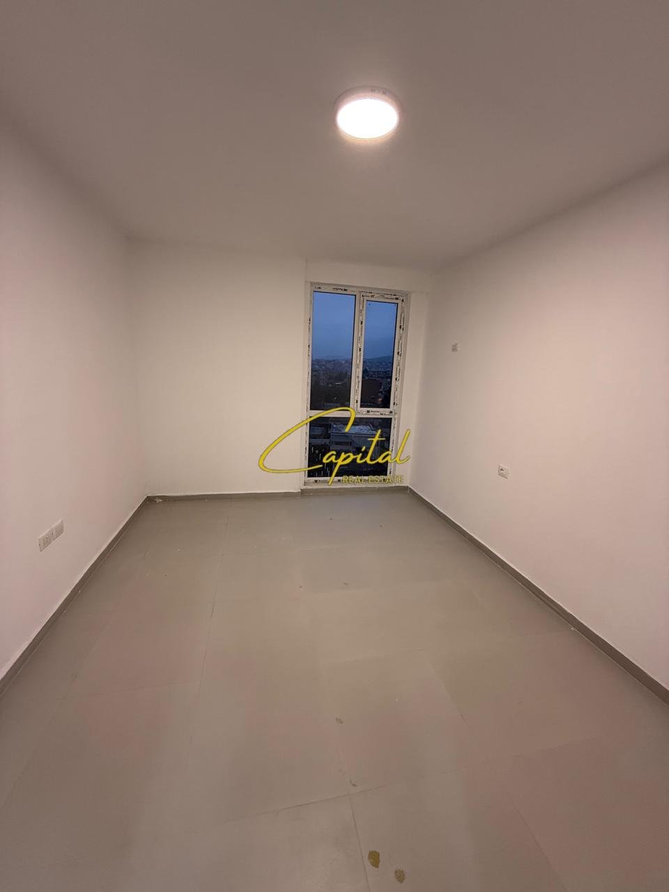 ZYRE ME QIRA 110 M2 RRUGA E DIBRES 40.000 LEKE