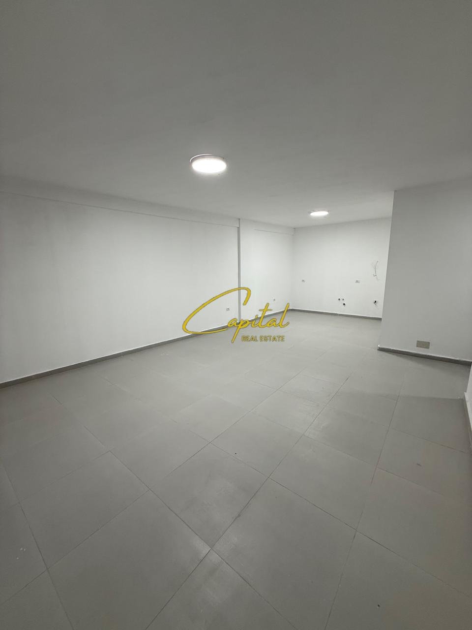 ZYRE ME QIRA 110 M2 RRUGA E DIBRES 40.000 LEKE