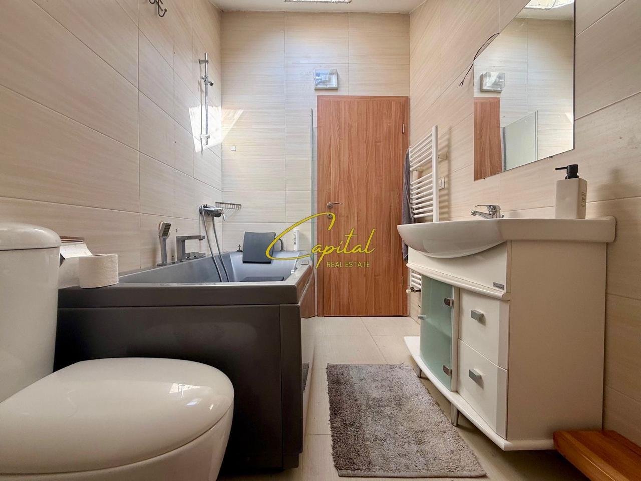 APARTAMENT TRIPLEX ME QIRA 2+1 PALLATI I BRIGADAVE 1.100 EURO