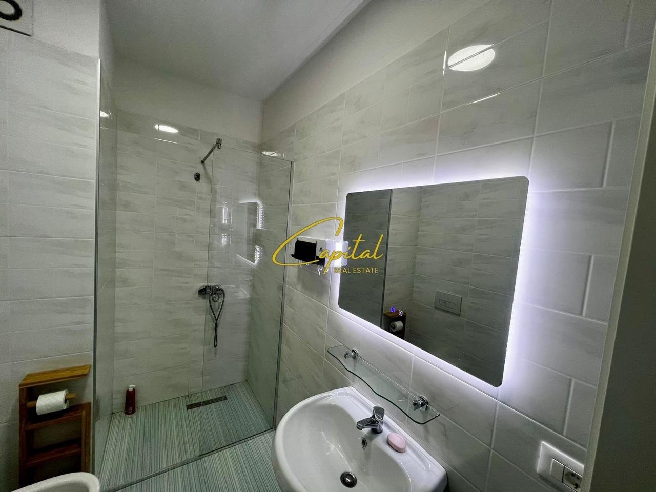 APARTAMENT ME QIRA 2+1 BULEVARDI I RI 65.000 LEKE