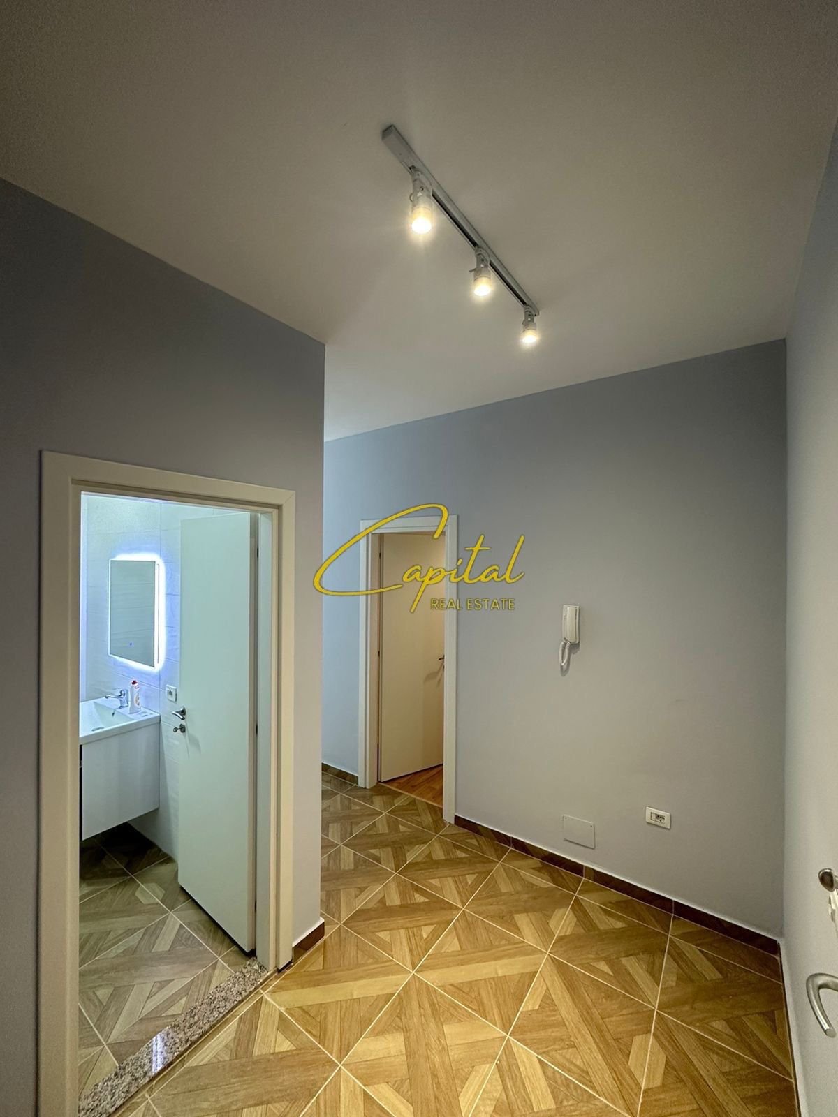 APARTAMENT ME QIRA 2+1 5 MAJI 60.000 LEKE