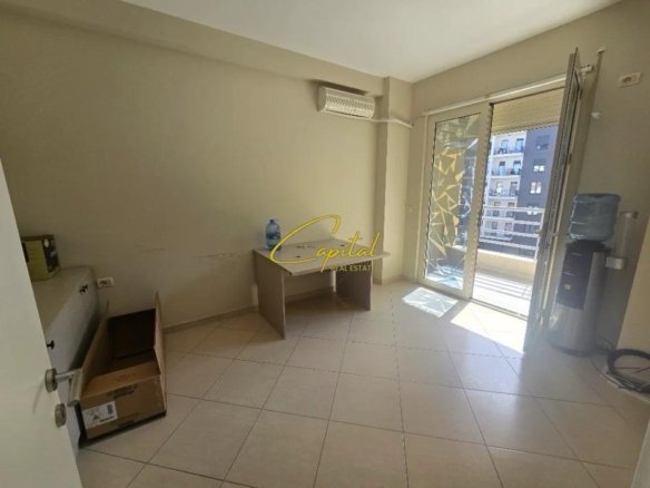 ZYRE ME QIRA 140 M2 ISH STACIONI TRENIT 1.100 EURO