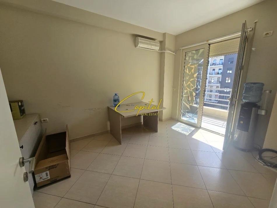 ZYRE ME QIRA 140 M2 ISH STACIONI TRENIT 1.100 EURO