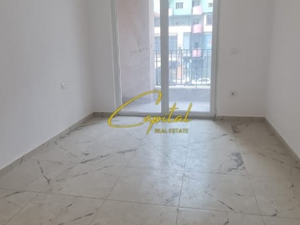 ZYRE ME QIRA 79 M2 RRUGA DRITAN HOXHA 45.000 LEKE
