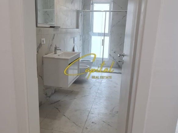 ZYRE ME QIRA 79 M2 RRUGA DRITAN HOXHA 45.000 LEKE