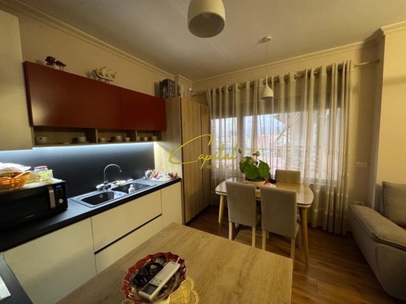 APARTAMENT ME QIRA 1+1 LIQENI ARTIFICIAL 800 EURO
