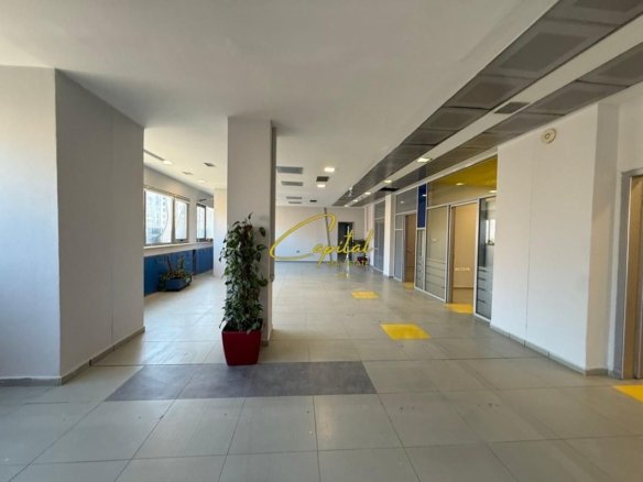 AMBIENT BIZNESI ME QIRA 916 M2 RRUGA E KAVAJES 18.000 EURO