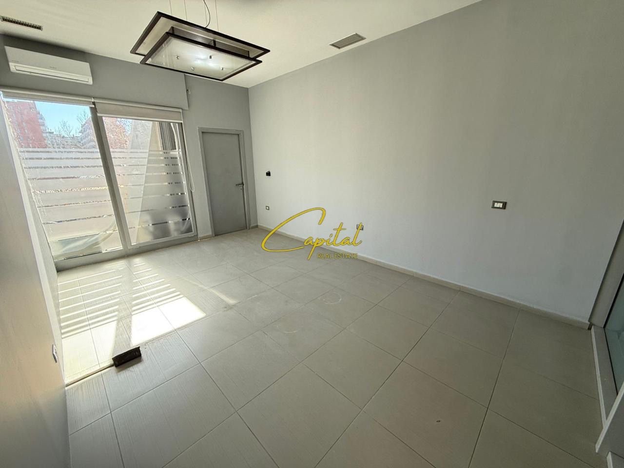 AMBIENT BIZNESI ME QIRA 916 M2 RRUGA E KAVAJES 18.000 EURO