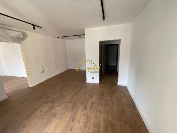ZYRE ME QIRA 67 M2 STADIUMI AIR ALBANIA 1000 EURO