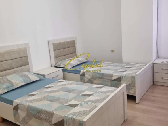 APARTAMENT ME QIRA 2+1 ISH STACIONI TRENIT 700 EURO