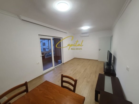 ZYRE ME QIRA 80 M2 PAZARI I RI 120.000 LEKE