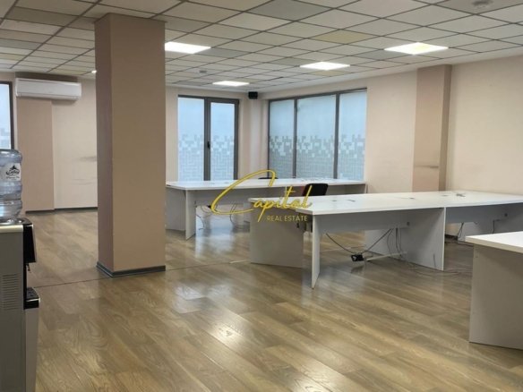 ZYRE ME QIRA 306 M2 RRUGA E DIBRES 3.400 EURO