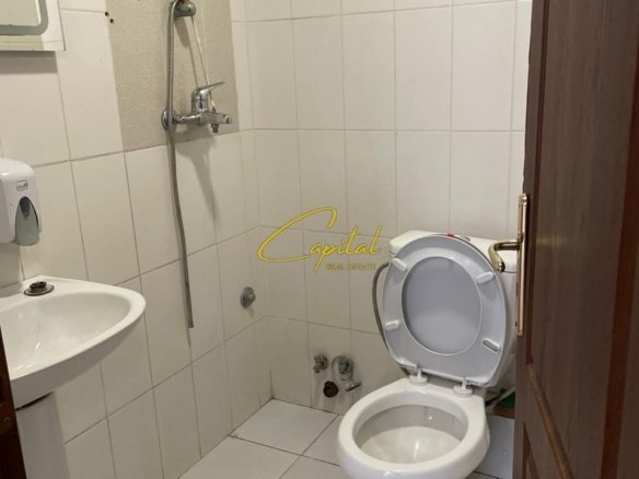 ZYRE ME QIRA 306 M2 RRUGA E DIBRES 3.400 EURO
