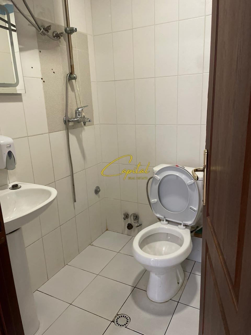 ZYRE ME QIRA 306 M2 RRUGA E DIBRES 3.400 EURO