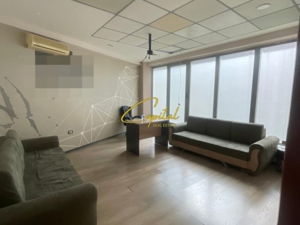 ZYRE ME QIRA 306 M2 RRUGA E DIBRES 3.400 EURO