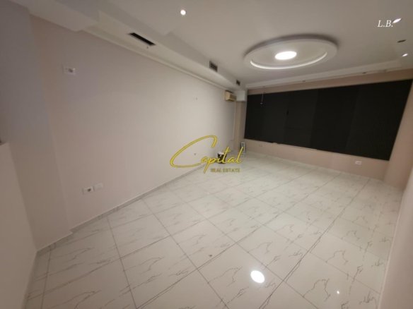 ZYRE ME QIRA 80 M2 RRUGA E DIBRES 1.200 EURO