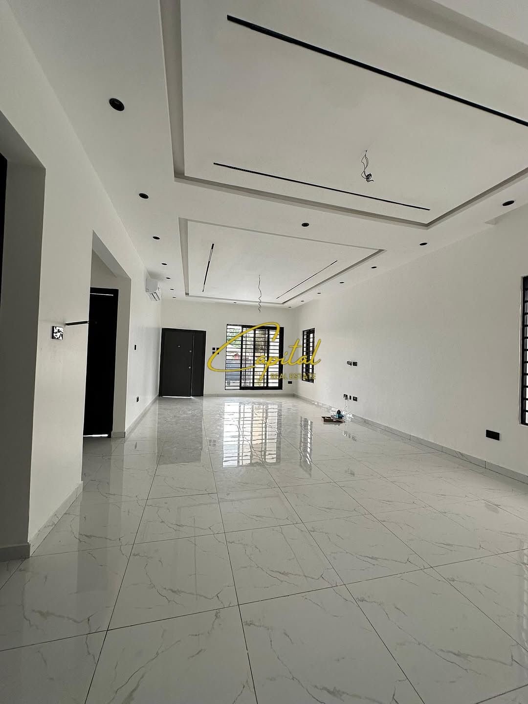 AMBIENT BIZNESI ME QIRA 116 M2 5 MAJI 130.000 LEKE
