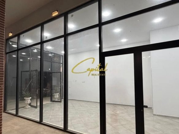 AMBIENT BIZNESI ME QIRA 45 M2 PAZARI I RI 700 EURO