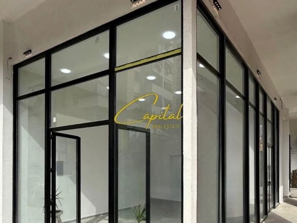 AMBIENT BIZNESI ME QIRA 45 M2 PAZARI I RI 700 EURO