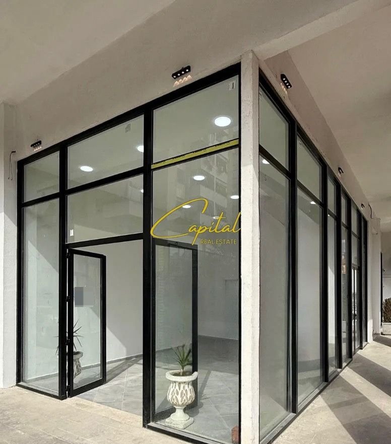 AMBIENT BIZNESI ME QIRA 45 M2 PAZARI I RI 700 EURO