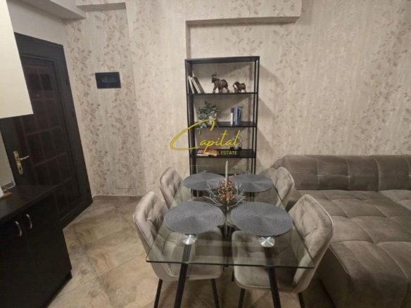 APARTAMENT ME QIRA 1+1 RRUGA E BARRIKADAVE 65.000 LEKE
