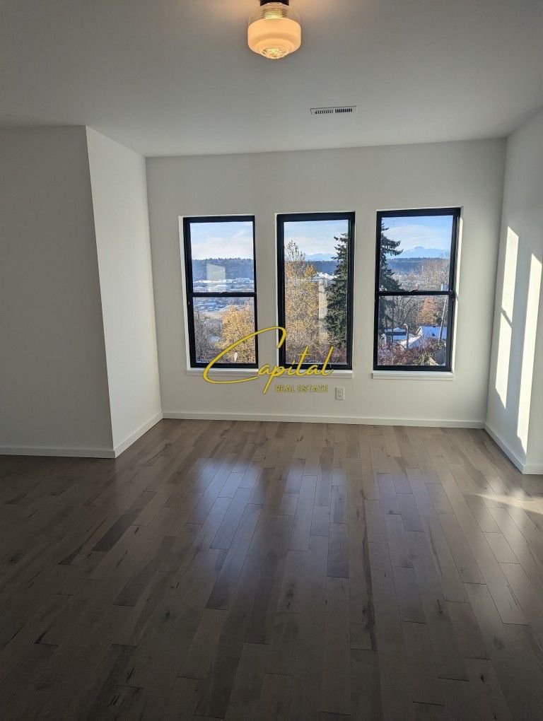 WhatsApp Image 2026-04-02 at 3.26.16 PM ZYRE ME QIRA 70 M2 QENDER 900 EURO