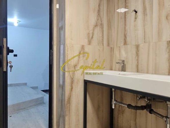 AMBIENT BIZNESI ME QIRA 200 M2 ISH BLLOKU 300.000 LEKE