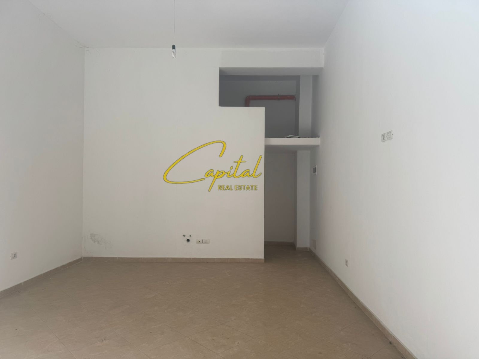 WhatsApp Image 2026-04-03 at 2.10.23 PM (1) AMBIENT BIZNESI ME QIRA 40 M2 YZBERISHT 400 EURO