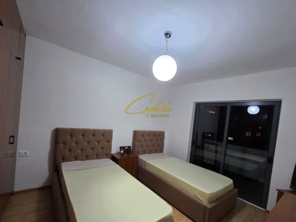 APARTAMENT ME QIRA 4+1+2 RRUGA MINE PEZA 1.200 EURO