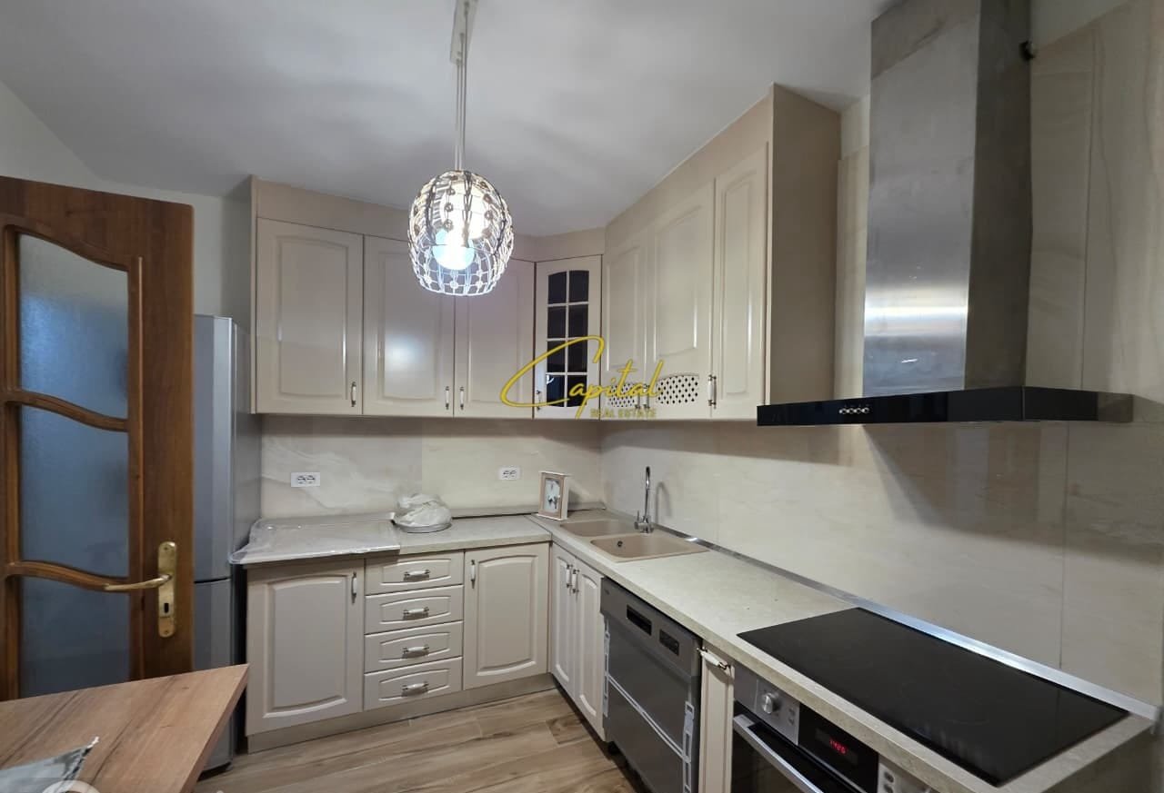 APARTAMENT ME QIRA 4+1+2 RRUGA MINE PEZA 1.200 EURO
