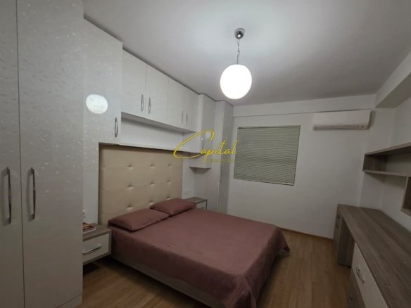 APARTAMENT ME QIRA 4+1+2 RRUGA MINE PEZA 1.200 EURO