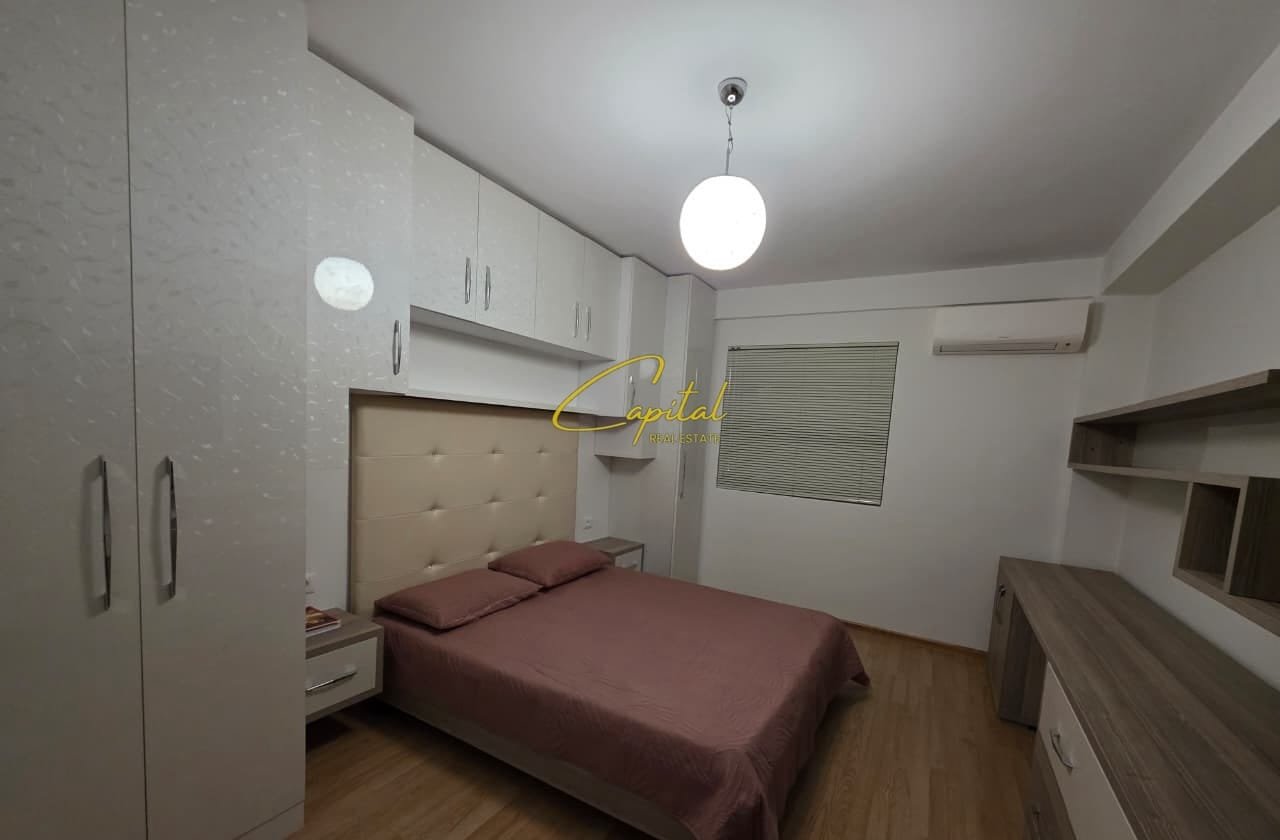APARTAMENT ME QIRA 4+1+2 RRUGA MINE PEZA 1.200 EURO