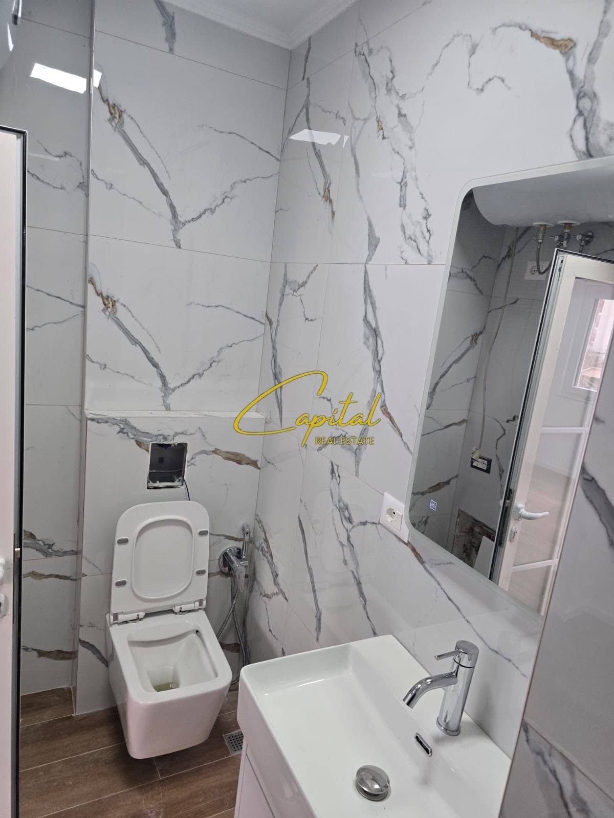SHITET APARTAMENT 1+1 PAZARI I RI 120.000 EURO
