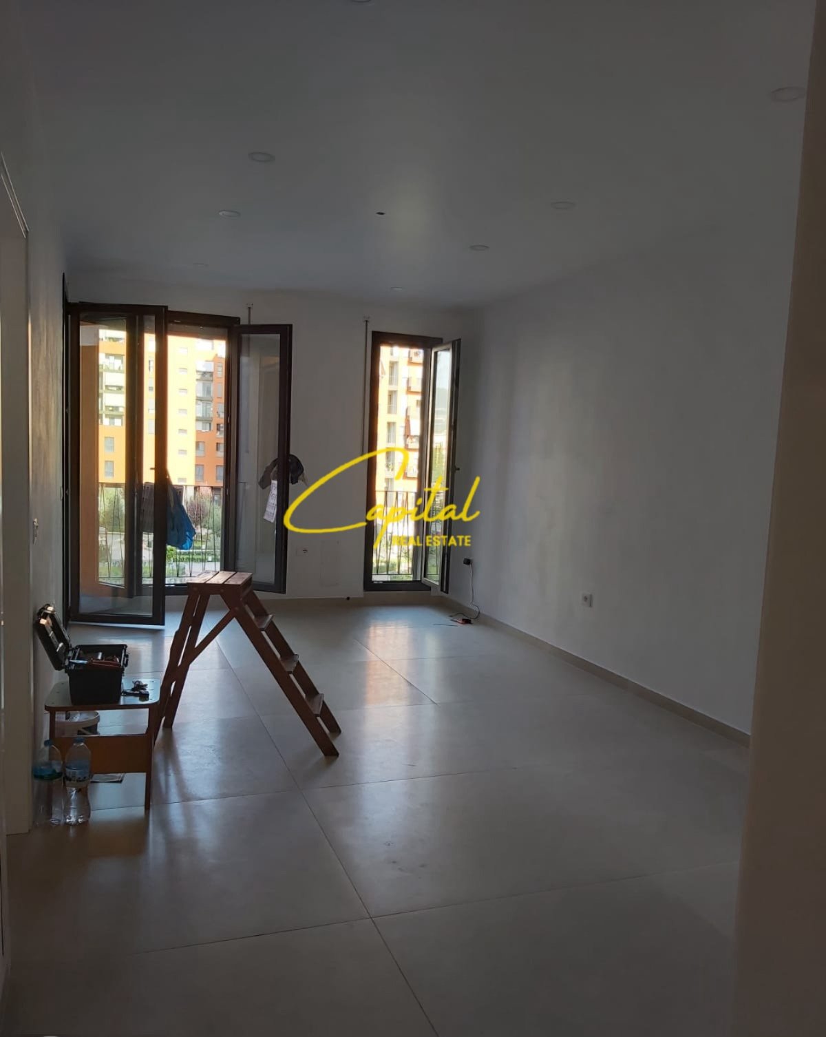 ZYRE ME QIRA 67 M2 RRUGA KONGRESI I MANASTIRIT 50.000 LEKE