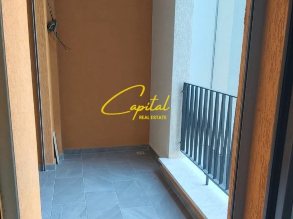 ZYRE ME QIRA 67 M2 RRUGA KONGRESI I MANASTIRIT 50.000 LEKE