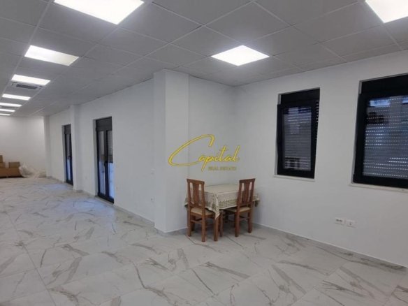 AMBIENT BIZNESI ME QIRA 350 M2 QENDRA TREGTARE TEG 3000 EURO