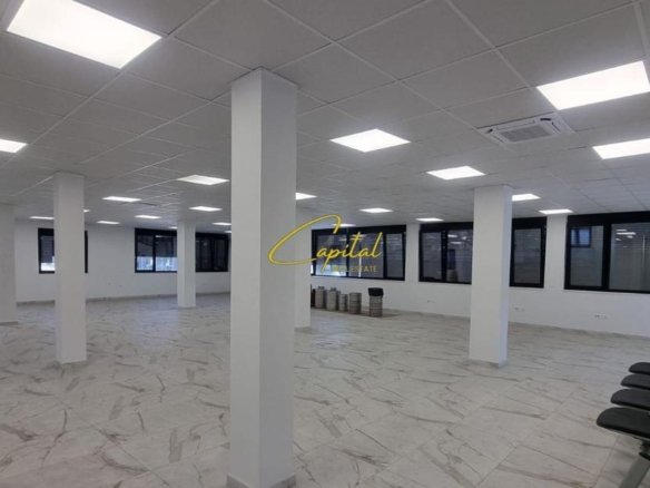AMBIENT BIZNESI ME QIRA 350 M2 QENDRA TREGTARE TEG 3000 EURO