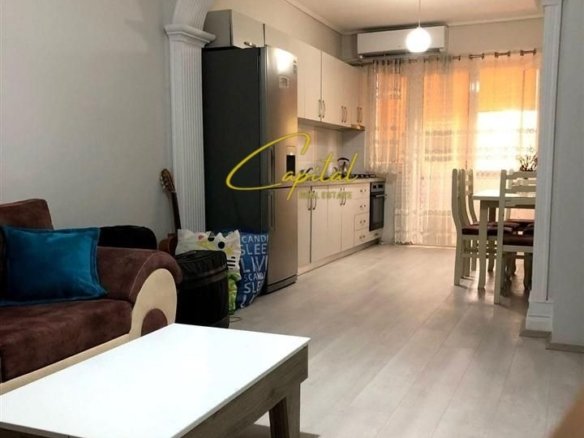 APARTAMENT ME QIRA 1+1 21 DHJETORI 50.000 LEKE