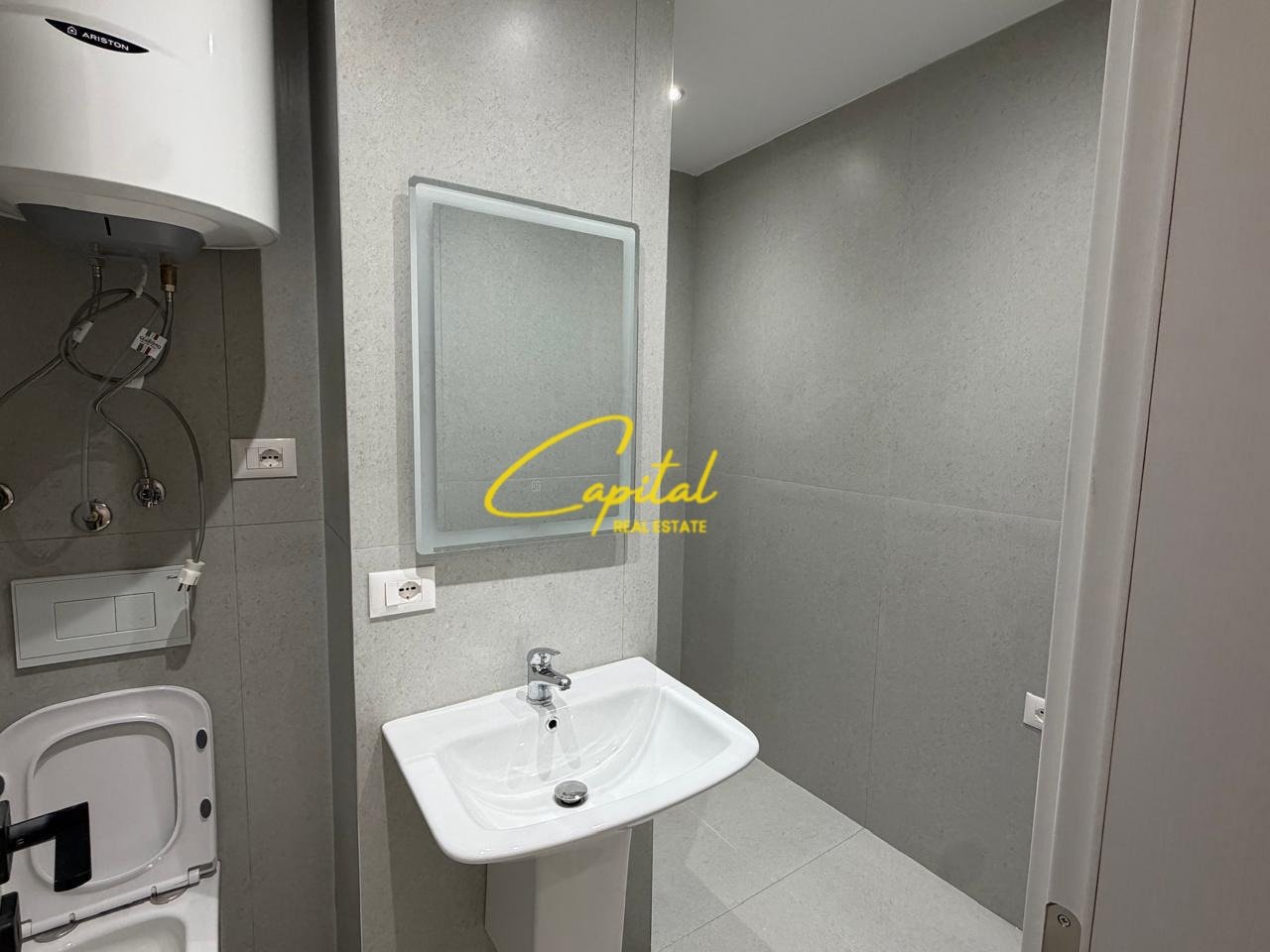 SHITET APARTAMENT 2+1 ISH STACIONI TRENIT 190.000 EURO