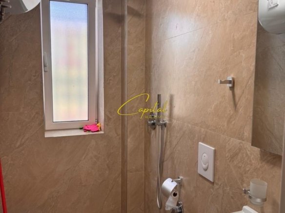 ZYRE ME QIRA 70 M2 21 DHEJTORI 800 EURO