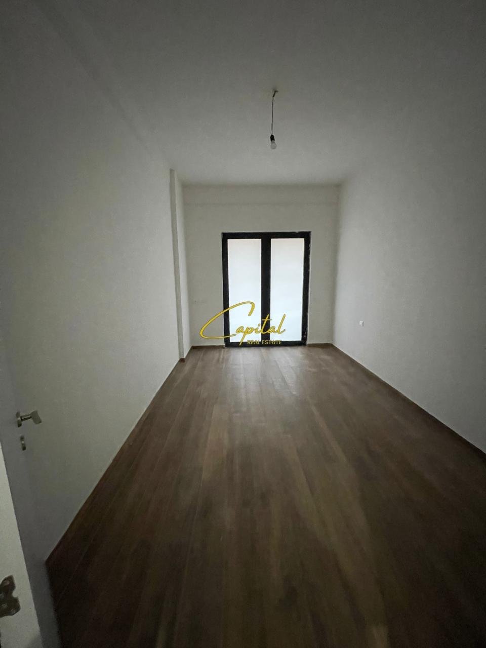ZYRE ME QIRA 118 M2 KOMPLEKSI FARMACIA 10 650 EURO