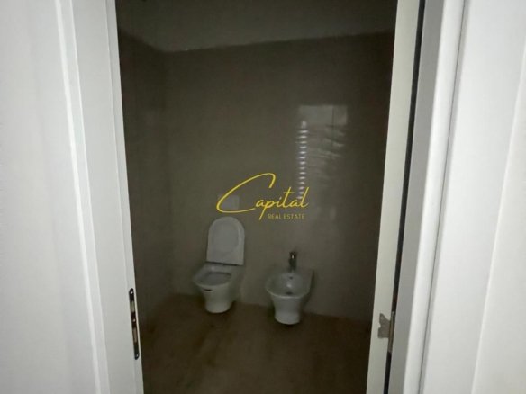 ZYRE ME QIRA 118 M2 KOMPLEKSI FARMACIA 10 650 EURO